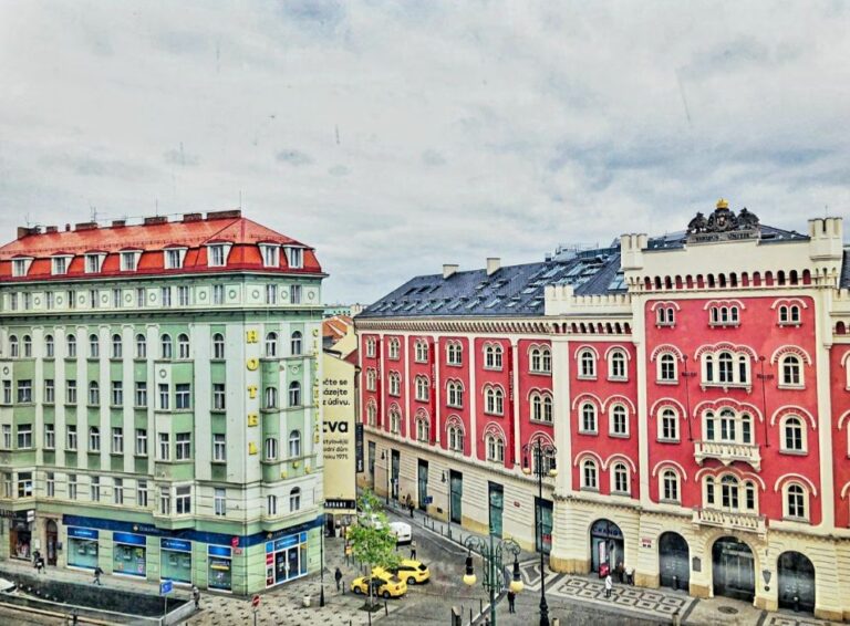 🚫 Prag ukida električne romobile od 2026. godine: “Kraj haosa na trotoarima!”👉infoposkokbrčko✅️
